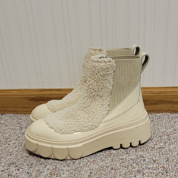 Sorel Caribou X Chelsea Waterproof Cream Winter Boots 6.5
